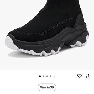 Stylish Black Women's Sneakers